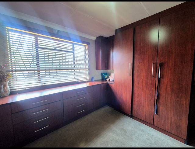 3 BEDROOM HOUSE FOR SALE IN BRENTHURST